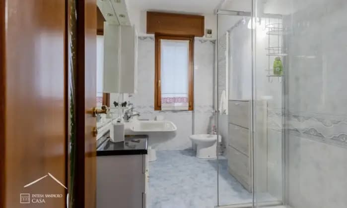 Rexer-Milano-Via-Casoretto-Quadrilocale-ristrutturato-mq-con-cantina-Bagno