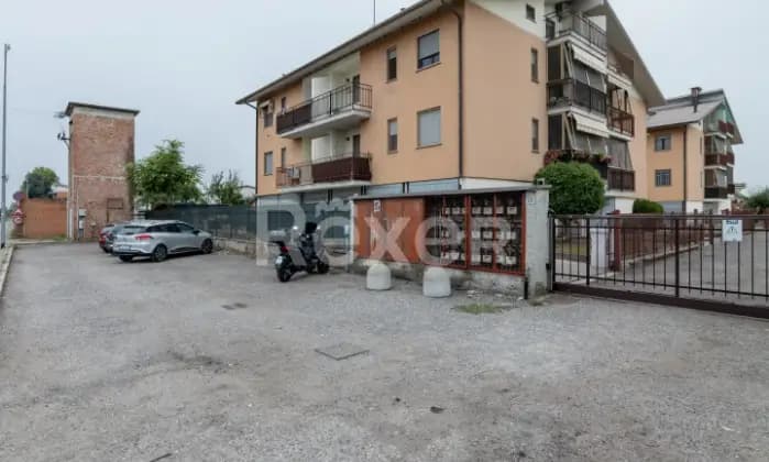 Rexer-Carpiano-NUDA-PROPRIETA-Trilocale-su-due-livelli-con-taverna-giardino-e-due-box-auto-Giardino