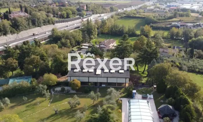 Rexer-Desenzano-del-Garda-Villa-singola-con-area-verde-e-piscina-Terrazzo