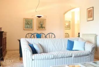 Rexer-Rapallo-Appartamento-mq-con-terrazzino-due-balconi-e-box-Salone