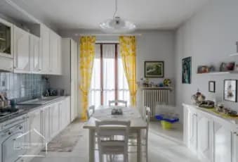 Rexer-Nichelino-Casa-indipendente-composta-da-tre-appartamenti-oltre-al-cortile-privato-e-due-box-auto-Cucina