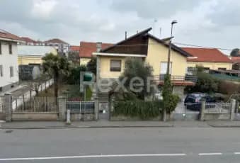 Rexer-Pianezza-Appartamento-ristrutturato-mq-con-box-auto-e-cantina-Terrazzo
