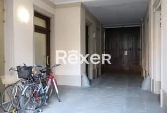 Rexer-Torino-Torino-Via-Mazzini-Negozio-con-vetrina-e-locale-cantinato-Altro