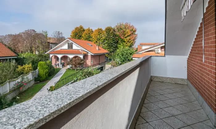 Rexer-Orbassano-Villa-singola-articolata-su-tre-livelli-con-giardino-privato-pannelli-solari-e-box-auto-doppio-Terrazzo