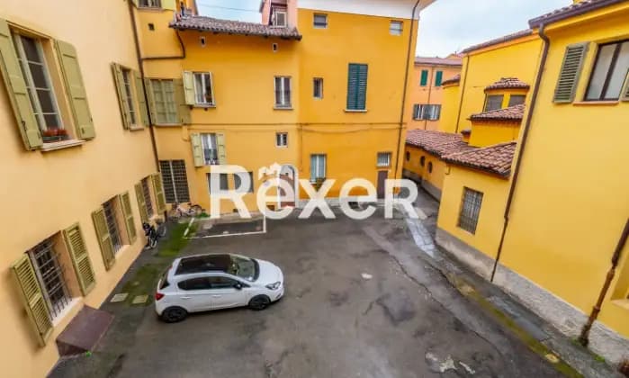 Rexer-Bologna-Centro-Storico-via-Galliera-Appartamento-mq-con-cantina-e-posti-auto-Terrazzo