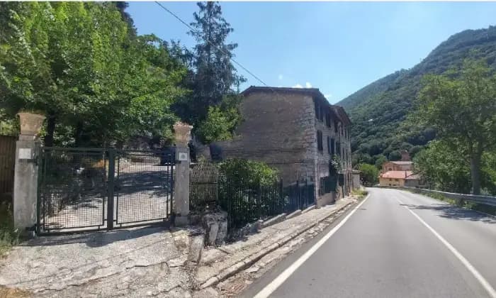 Rexer-Serravalle-di-Chienti-Casa-di-paese-in-via-Castello-a-Serravalle-di-Chienti-Terrazzo
