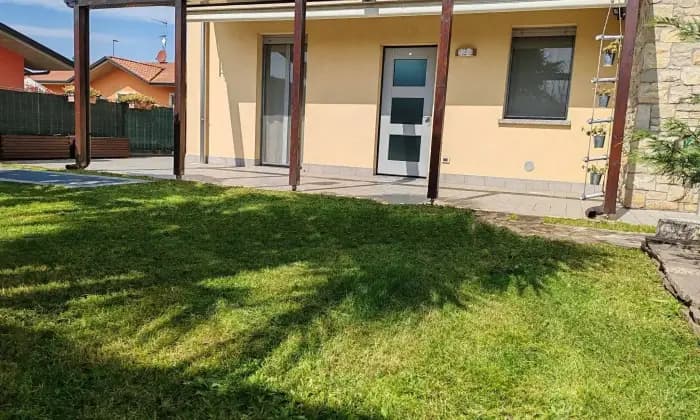 Rexer-Cavernago-Appartamento-in-villa-via-Dante-a-Cavernago-Giardino