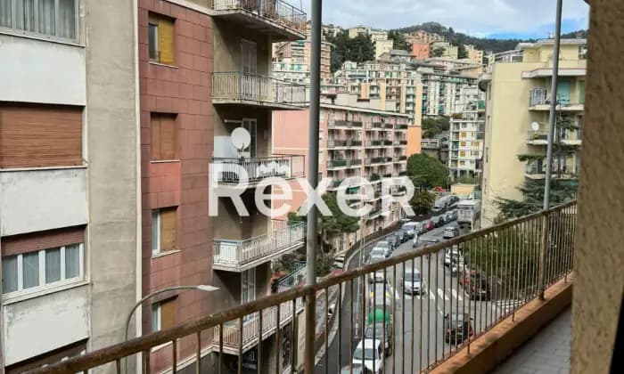 Rexer-Genova-Oregina-via-Napoli-Trilocale-da-ristrutturare-con-balconata-Terrazzo