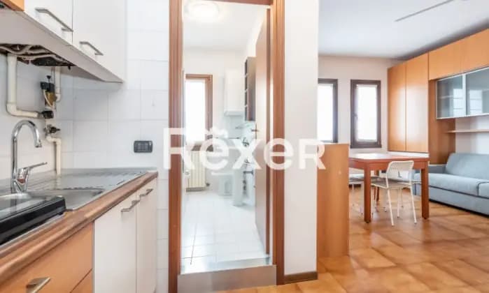 Rexer-Desenzano-del-Garda-Monolocale-arredato-con-cantina-e-box-auto-Cucina