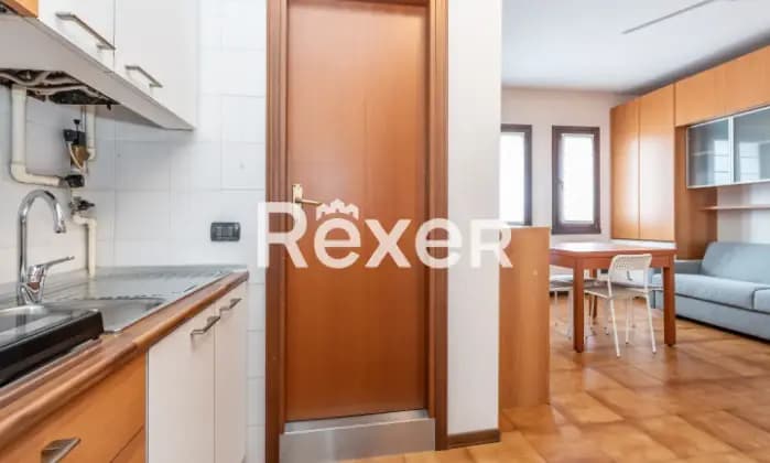Rexer-Desenzano-del-Garda-Monolocale-arredato-con-cantina-e-box-auto-Cucina