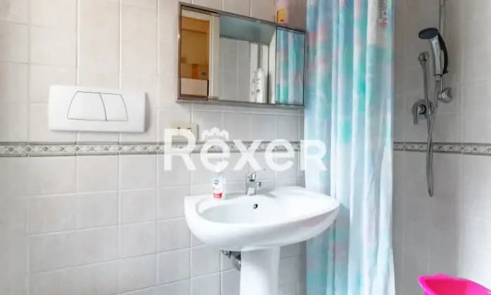 Rexer-Roma-Appartamento-mq-con-cantina-mansarda-e-posto-auto-Bagno