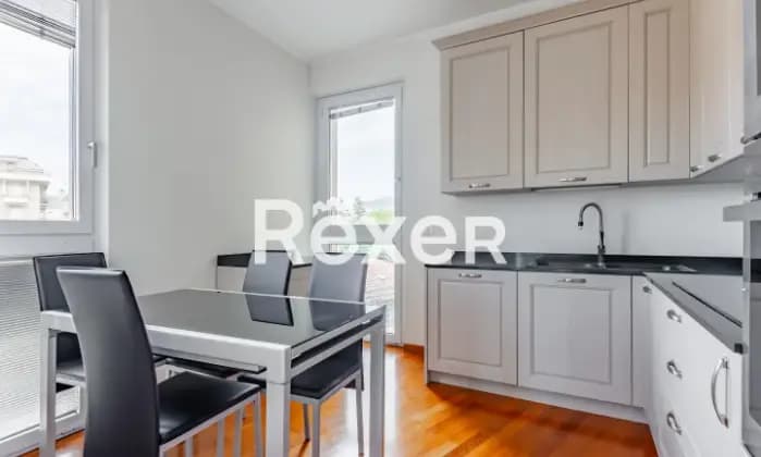 Rexer-Lavagna-Appartamento-completamente-ristrutturato-in-centro-a-Lavagna-con-due-balconi-posto-auto-e-cantine-Cucina
