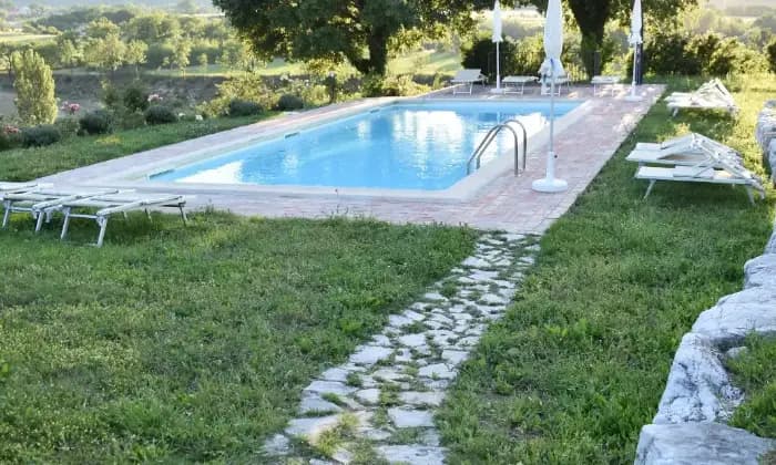 Rexer-Cagli-Incantevole-casa-vacanze-con-piscina-nelle-Marche-Giardino