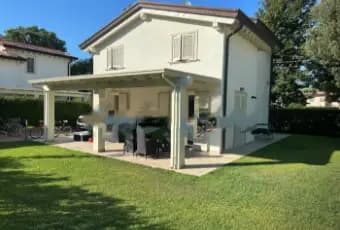Rexer-Montignoso-Villa-unifamiliare-via-Alessandro-Tassoni-Cinquale-Montignoso-Giardino