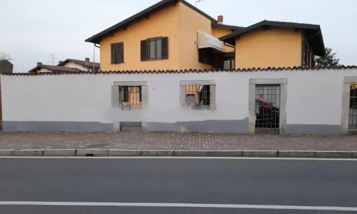 Rexer-Montanaso-Lombardo-Vendesi-appartamento-in-Via-Roma-Centro-Montanaso-Lombardo-Terrazzo
