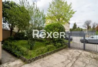 Rexer-Brescia-Porzione-di-villa-bifamiliare-mq-con-box-auto-Terrazzo