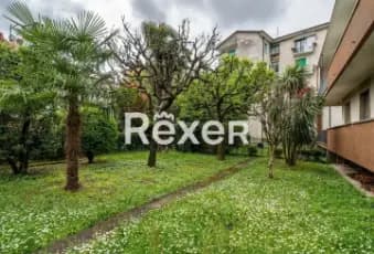 Rexer-Brescia-Porzione-di-villa-bifamiliare-mq-con-box-auto-Giardino