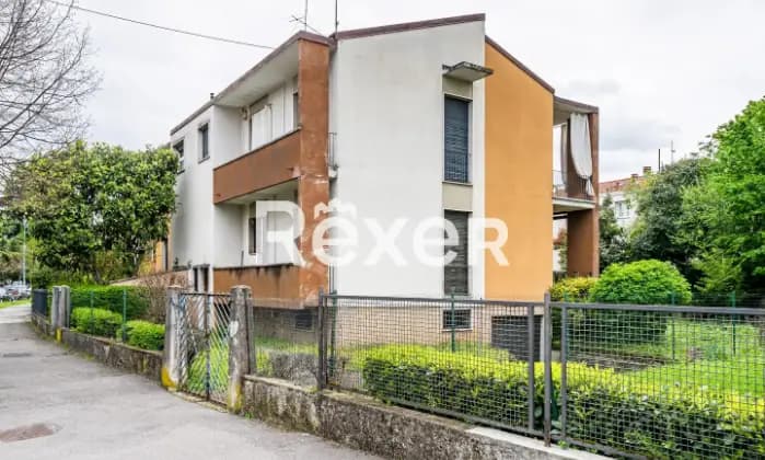 Rexer-Brescia-Porzione-di-villa-bifamiliare-mq-con-box-auto-Terrazzo