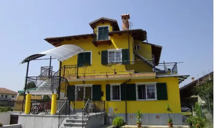 Rexer-Villafalletto-Vendesi-casa-indipendente-in-via-Cuneo-Villafalletto-Terrazzo