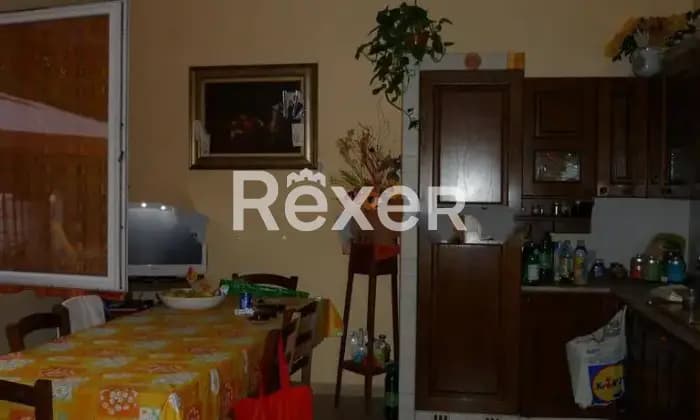 Rexer-Pegognaga-Splendida-casa-semi-indipendente-con-giardino-CUCINA