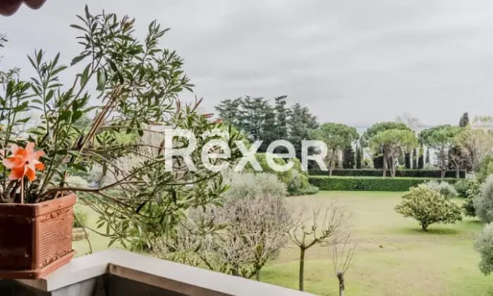 Rexer-Desenzano-del-Garda-Trilocale-ultimo-piano-in-residence-con-piscine-e-campo-da-tennis-Giardino