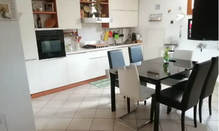 Rexer-Civitella-in-Val-di-Chiana-Vendesi-appartamento-in-via-del-Sodo-Cucina