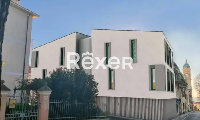Rexer-Sanremo-Appartamento-di-due-locali-con-box-Giardino