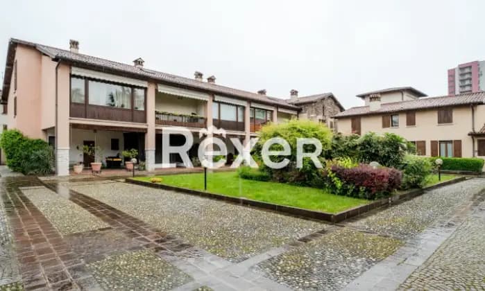 Rexer-Brescia-Pentalocale-su-due-livelli-in-elegante-corte-Giardino