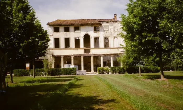Rexer-Bolzano-Vicentino-Antica-villa-in-vendita-in-via-Postumia-a-Bolzano-Vicentino-Giardino