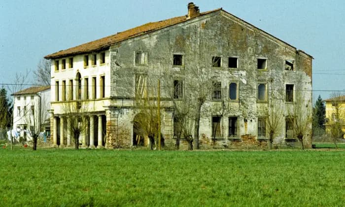 Rexer-Bolzano-Vicentino-Antica-villa-in-vendita-in-via-Postumia-a-Bolzano-Vicentino-Giardino