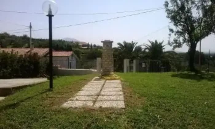 Rexer-Fara-In-Sabina-Splendida-villa-con-ampio-giardinoGIARDINO