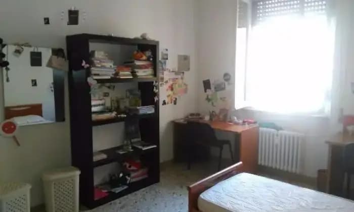 Rexer-Perugia-Ampia-stanza-per-studentessa-CAMERA-DA-LETTO